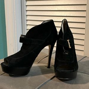 Michael Michael Kors Eboni Bootie Bordeaux
Black Suede